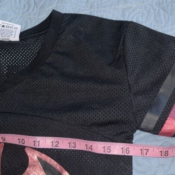 Harley Quinn Batman Mesh Jersey T-Shirt V-Neck Size S Black & Pink - Picture 7 of 7